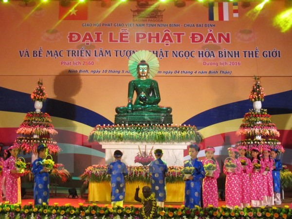 Llaman a comunidad religiosa a fomentar unidad nacional en ocasión de Vesak ảnh 1 Llaman a comunidad religiosa a fomentar unidad nacional en ocasión de Vesak ảnh 1
