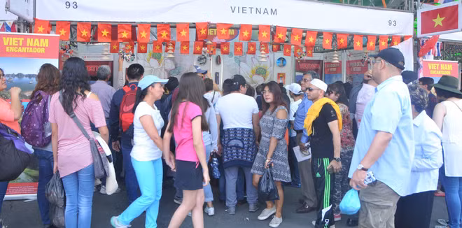 Vietnam participa en la Feria de Culturas Amigas en México ảnh 4