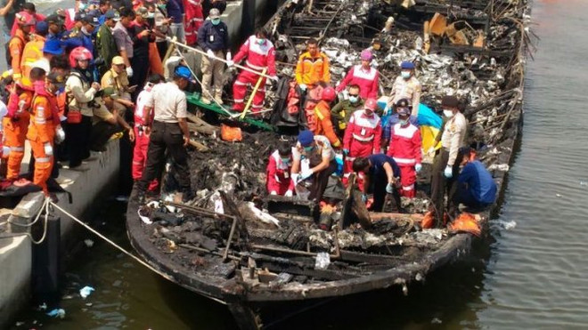 Incendio de ferry deja cinco muertos en Indonesia ảnh 1 Incendio de ferry deja cinco muertos en Indonesia ảnh 1