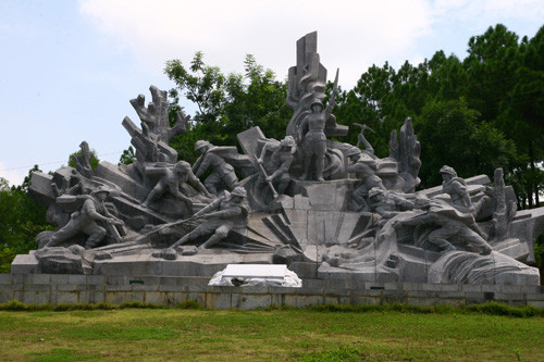 Amplias actividades en Vietnam para honrar a inválidos y mártires de guerra ảnh 1 Amplias actividades en Vietnam para honrar a inválidos y mártires de guerra ảnh 1