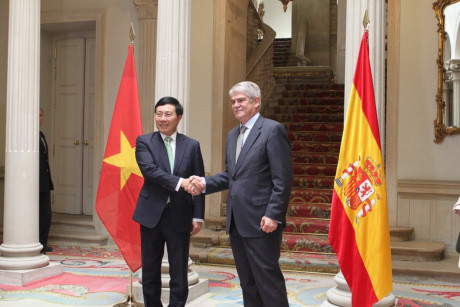 Cancilleres de Vietnam y España destacan fructífero desarrollo de relaciones bilaterales ảnh 1 Cancilleres de Vietnam y España destacan fructífero desarrollo de relaciones bilaterales ảnh 1