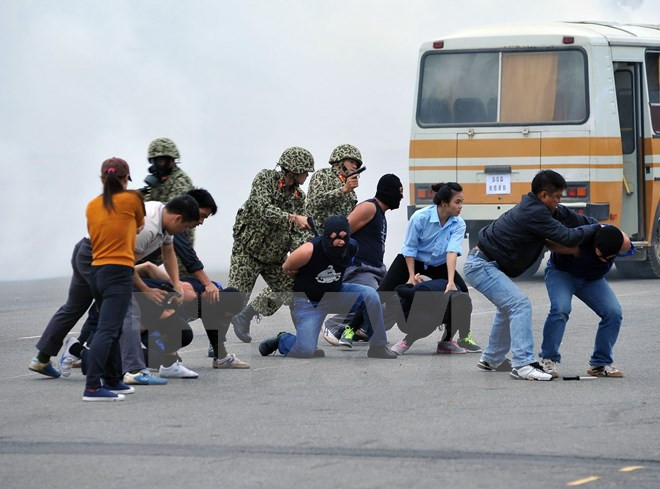 Fuerzas especiales de Vietnam realizan simulacro antiterrorista ảnh 1