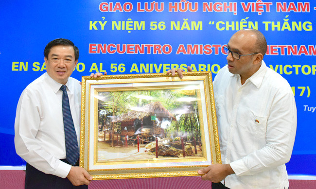 Efectúan intercambio amistoso Vietnam-Cuba ảnh 1 Efectúan intercambio amistoso Vietnam-Cuba ảnh 1