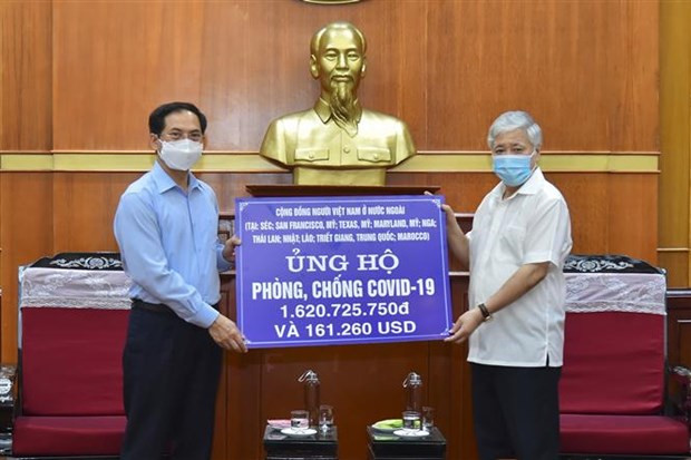 Vietnamitas en el extranjero aportan al Fondo de Vacunas contra el COVID-19 ảnh 1 Vietnamitas en el extranjero aportan al Fondo de Vacunas contra el COVID-19 ảnh 1