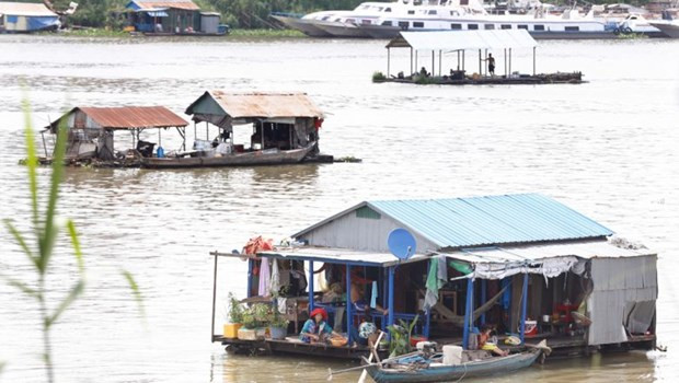 Cumplen residentes del origen vietnamita en Camboya reubicación de casas flotantes en río Tonle Sap ảnh 1 Cumplen residentes del origen vietnamita en Camboya reubicación de casas flotantes en río Tonle Sap ảnh 1