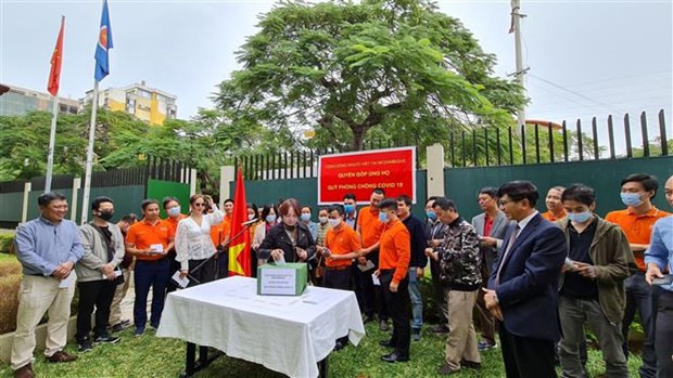 Vietnamitas en Mozambique contribuyen al Fondo Nacional de vacunas contra el COVID-19 ảnh 1 Vietnamitas en Mozambique contribuyen al Fondo Nacional de vacunas contra el COVID-19 ảnh 1