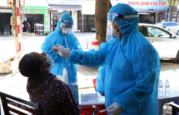 Vietnam cierra sábado con 90 nuevos casos del COVID-19 ảnh 1 Vietnam cierra sábado con 90 nuevos casos del COVID-19 ảnh 1