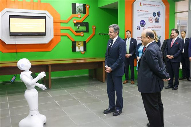 Jefe de la diplomacia estadounidense visita muestra de productos tecnológicos vietnamitas ảnh 1 Jefe de la diplomacia estadounidense visita muestra de productos tecnológicos vietnamitas ảnh 1