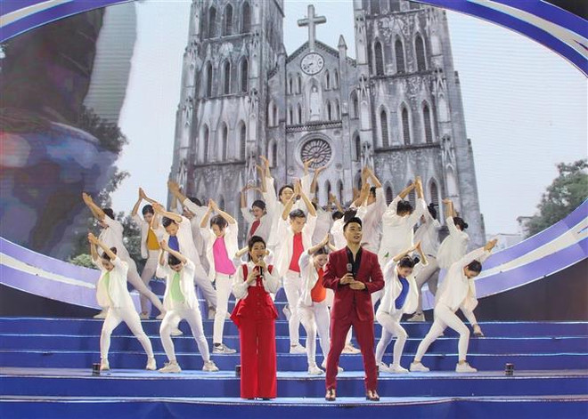 Nutridos programas se celebran en Hanoi para destacar lazos Vietnam- Francia ảnh 1  Nutridos programas se celebran en Hanoi para destacar lazos Vietnam- Francia ảnh 1
