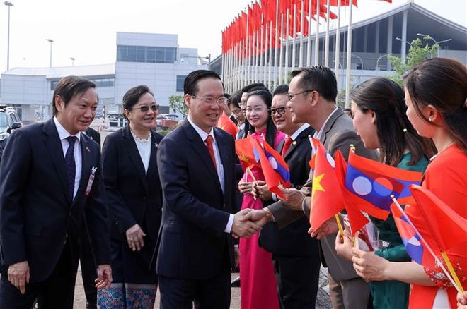 Presidente de Vietnam llega a Vientiane para iniciar su visita oficial a Laos ảnh 1 Presidente de Vietnam llega a Vientiane para iniciar su visita oficial a Laos ảnh 1