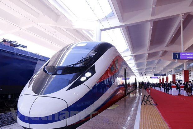 Inauguran servicios de trenes de pasajeros transfronterizos entre Laos y China ảnh 1 Inauguran servicios de trenes de pasajeros transfronterizos entre Laos y China ảnh 1