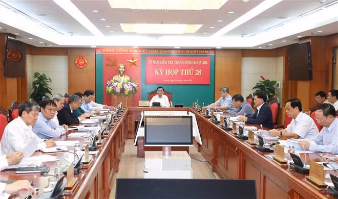 Imponen sanciones disciplinarias a funcionarios vietnamitas ảnh 1