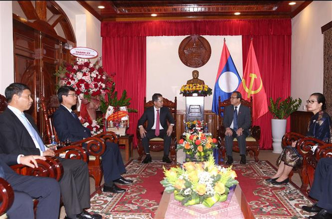 Felicitan a diplomáticos de Laos en urbe vietnamita con motivo de Bunpimay ảnh 1 Felicitan a diplomáticos de Laos en urbe vietnamita con motivo de Bunpimay ảnh 1