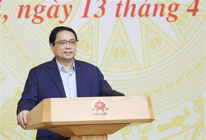 Primer ministro vietnamita insta a solventar dificultades de empresas ảnh 1