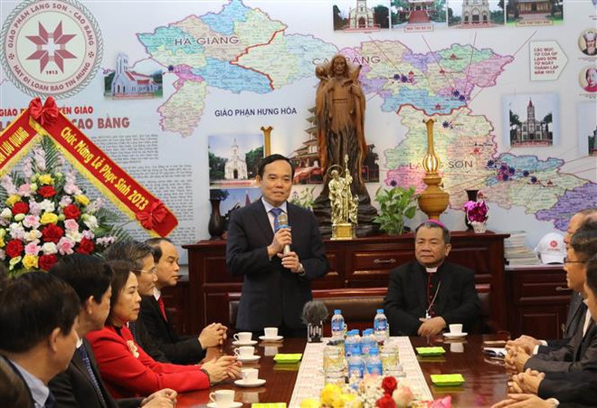Vicepremier vietnamita felicita a organizaciones religiosas por Pascua ảnh 1 Vicepremier vietnamita felicita a organizaciones religiosas por Pascua ảnh 1