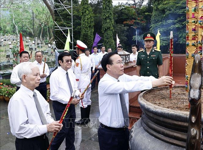 Presidente rinde homenaje a los caídos en luchas por la liberación nacional ảnh 1 Presidente rinde homenaje a los caídos en luchas por la liberación nacional ảnh 1