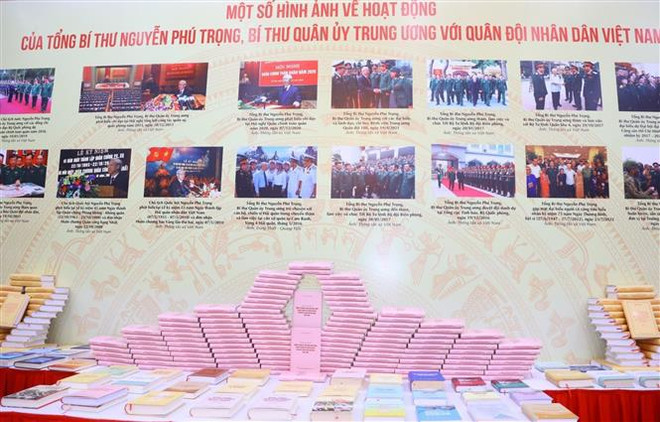 Lanzan libro del máximo dirigente partidista vietnamita sobre defensa ảnh 2 Lanzan libro del máximo dirigente partidista vietnamita sobre defensa ảnh 2