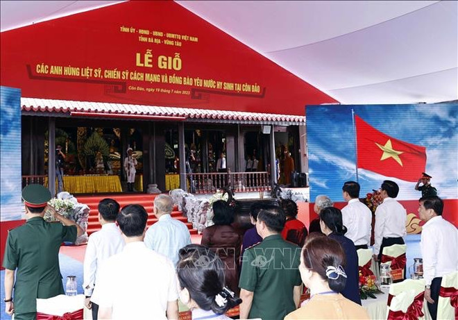 Presidente rinde homenaje a los caídos en luchas por la liberación nacional ảnh 2