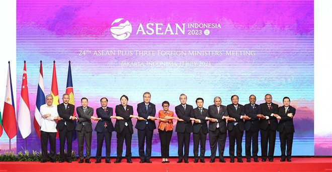 AMM-56: Canciller vietnamita asiste a reuniones entre ASEAN y socios ảnh 2 AMM-56: Canciller vietnamita asiste a reuniones entre ASEAN y socios ảnh 2