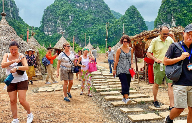 Se recupera número de turistas españoles a Vietnam ảnh 1 Se recupera número de turistas españoles a Vietnam ảnh 1