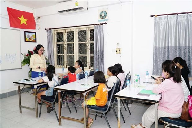 Lanzan curso de idioma vietnamita en Vientiane ảnh 1