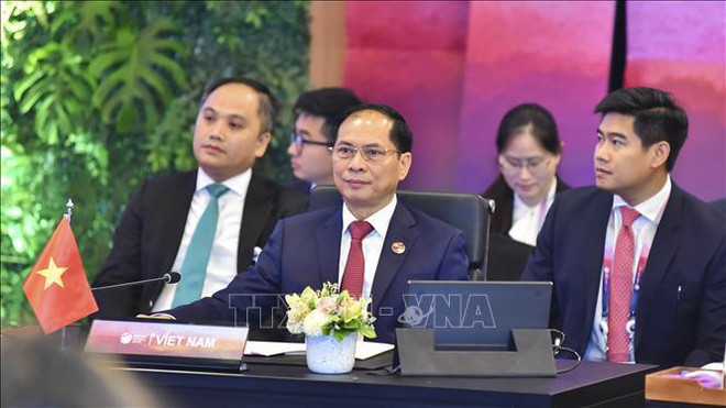 Vietnam asiste a reuniones de ministros de Relaciones Exteriores de ASEAN+1 ảnh 1 Vietnam asiste a reuniones de ministros de Relaciones Exteriores de ASEAN+1 ảnh 1