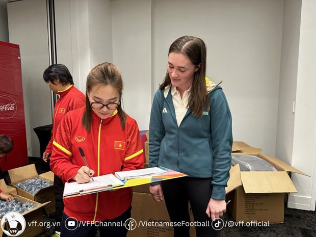FIFA entrega equipamiento a selección vietnamita de fútbol femenino ảnh 2 FIFA entrega equipamiento a selección vietnamita de fútbol femenino ảnh 2
