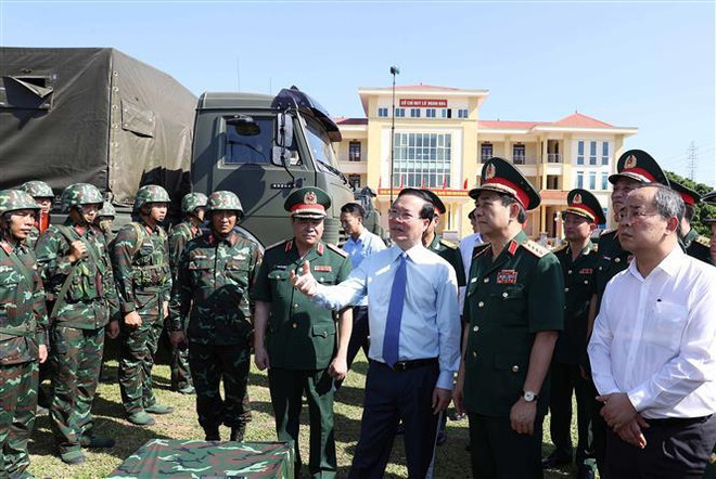 Presidente vietnamita inspecciona misiones de defensa en la Región Militar 2 ảnh 2 Presidente vietnamita inspecciona misiones de defensa en la Región Militar 2 ảnh 2