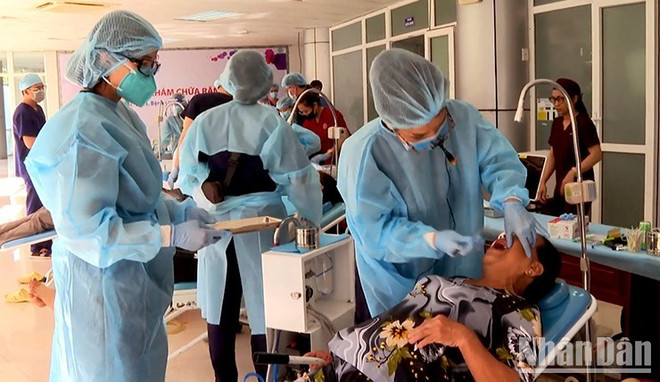 Más de cuatro mil pobres en provincia vietnamita reciben chequeos médicos gratuitos ảnh 1