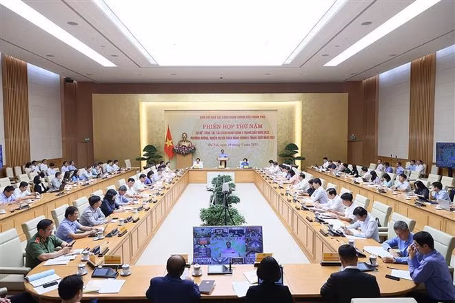 Premier vietnamita insta a acelerar reforma administrativa ảnh 2
