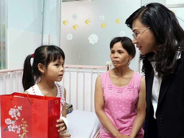 Vietnam presta mayor atención a familias con condiciones desfavorables en vísperas del Tet 2018 ảnh 1 Vietnam presta mayor atención a familias con condiciones desfavorables en vísperas del Tet 2018 ảnh 1