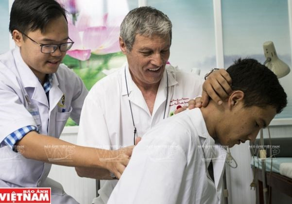 Médico francés dedicado a la medicina tradicional vietnamita ảnh 1 Médico francés dedicado a la medicina tradicional vietnamita ảnh 1