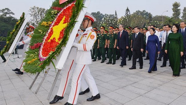 Líderes de Ciudad Ho Chi Minh rinden tributo al presidente Ho Chi Minh ảnh 1 Líderes de Ciudad Ho Chi Minh rinden tributo al presidente Ho Chi Minh ảnh 1