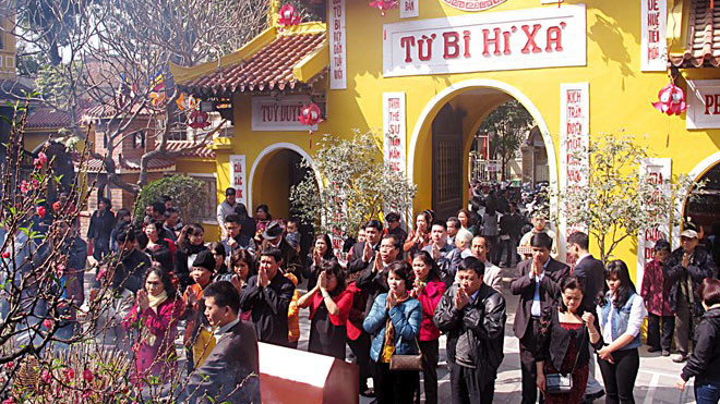 Visitan pagoda en primeros días del Año Nuevo ảnh 1