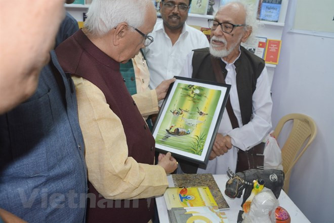 Libros vietnamitas exhibidos en feria internacional en India ảnh 1