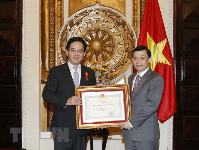 Embajador chino en Vietnam recibe Orden de Amistad ảnh 1 Embajador chino en Vietnam recibe Orden de Amistad ảnh 1
