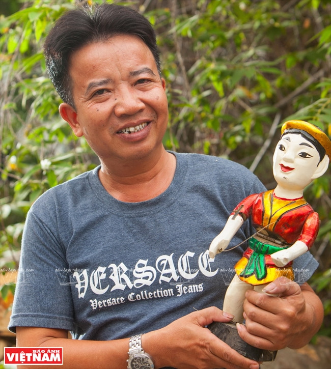 Phung Quang Oanh, el artesano que llevó las marionetas acuáticas del norte al sur ảnh 1 Phung Quang Oanh, el artesano que llevó las marionetas acuáticas del norte al sur ảnh 1
