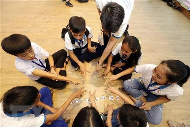 Dialogan niños vietnamitas con dirigentes nacionales durante foro infantil ảnh 1