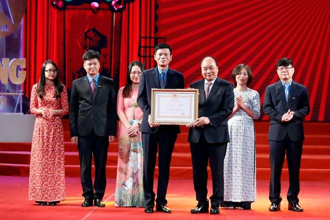 Asiste premier de Vietnam a ceremonia del 90 aniversario del periódico Lao Dong ảnh 1 Asiste premier de Vietnam a ceremonia del 90 aniversario del periódico Lao Dong ảnh 1