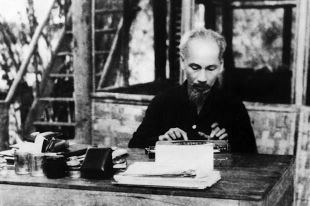 Efectúan en Vietnam foro científico sobre testamento del Presidente Ho Chi Minh ảnh 1 Efectúan en Vietnam foro científico sobre testamento del Presidente Ho Chi Minh ảnh 1