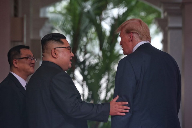 Gestos íntimos entre Donald Trump y Kim Jong-un ảnh 1 Gestos íntimos entre Donald Trump y Kim Jong-un ảnh 1
