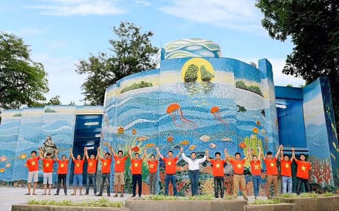 Casa de Espejo de Mosaico Cerámico de Hanoi ảnh 1
