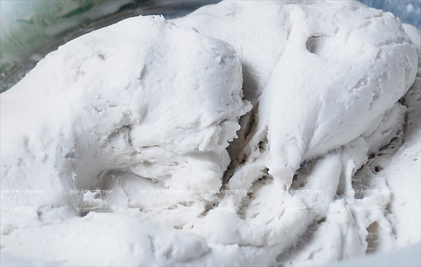 Pastel de jengibre, ofrenda indispensable de los Cham a los antepasados ảnh 1 Pastel de jengibre, ofrenda indispensable de los Cham a los antepasados ảnh 1