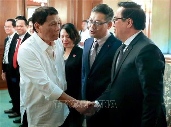 Delegación del Partido Comunista de Vietnam visita Filipinas ảnh 1 Delegación del Partido Comunista de Vietnam visita Filipinas ảnh 1
