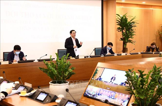 Autoridades de Hanoi dialogan con empresas ảnh 1