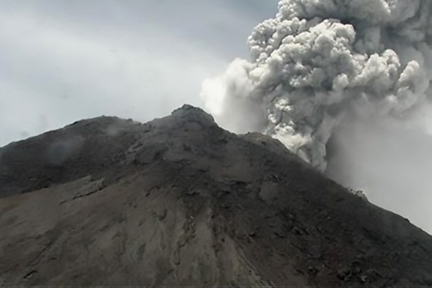 Vuelve a entrar en erupción el volcán más activo de Indonesia ảnh 1 Vuelve a entrar en erupción el volcán más activo de Indonesia ảnh 1
