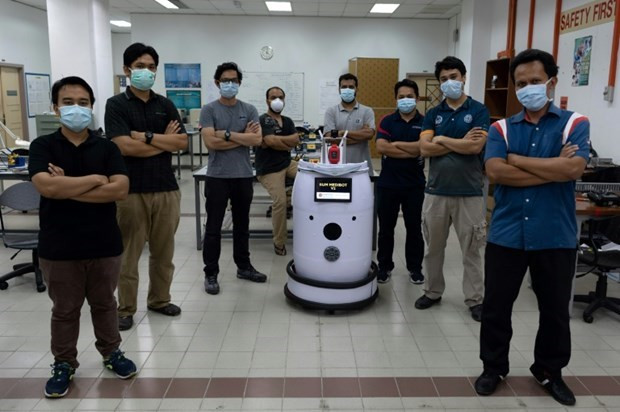 Malasia prueba robot en lucha contra el COVID-19 ảnh 1 Malasia prueba robot en lucha contra el COVID-19 ảnh 1