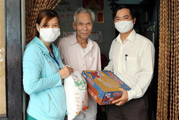 Ciudad vietnamita apoya a residentes y trabajadores de menos recursos en medio de pandemia ảnh 1 Ciudad vietnamita apoya a residentes y trabajadores de menos recursos en medio de pandemia ảnh 1