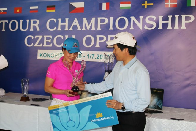 Vietnamitas residentes en Europa fomentan solidaridad mediante torneo de golf ảnh 1