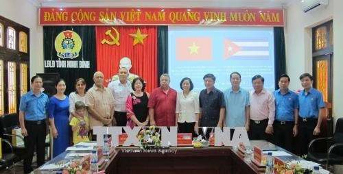 Dirigente de organización sindical de Cuba visita provincia vietnamita ảnh 1